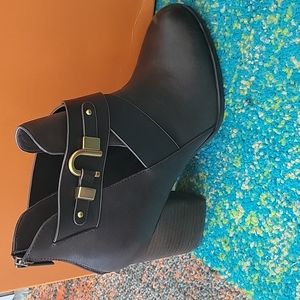 ISOLA Larkin Dark Brown Bootie 8M - New in Box